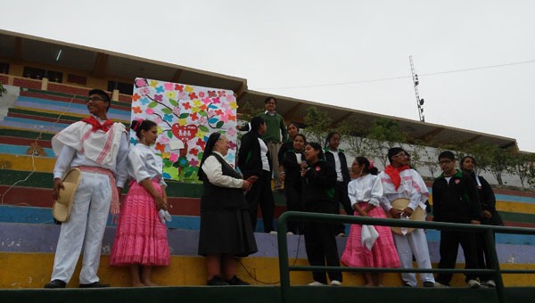 Hna. María  Regis visitó la comunidad de Perú